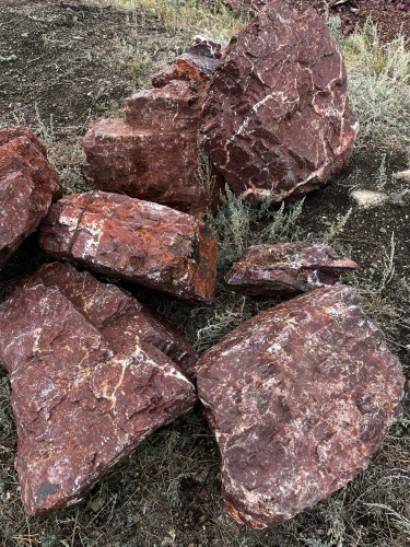 Ландшафтные глыбы красно-фиолетовые 200-1000 килограмм купить в Ступино
