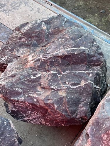 Камни для ландшафтного дизайна красно-фиолетовые 10-60 килограмм купить в Ступино