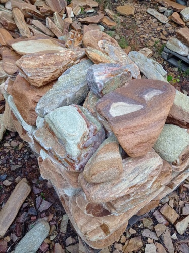 Златолит жёлтый, жёлто-зелёный глыбки и валуны для ланшафтного дизайна купить в Ступино