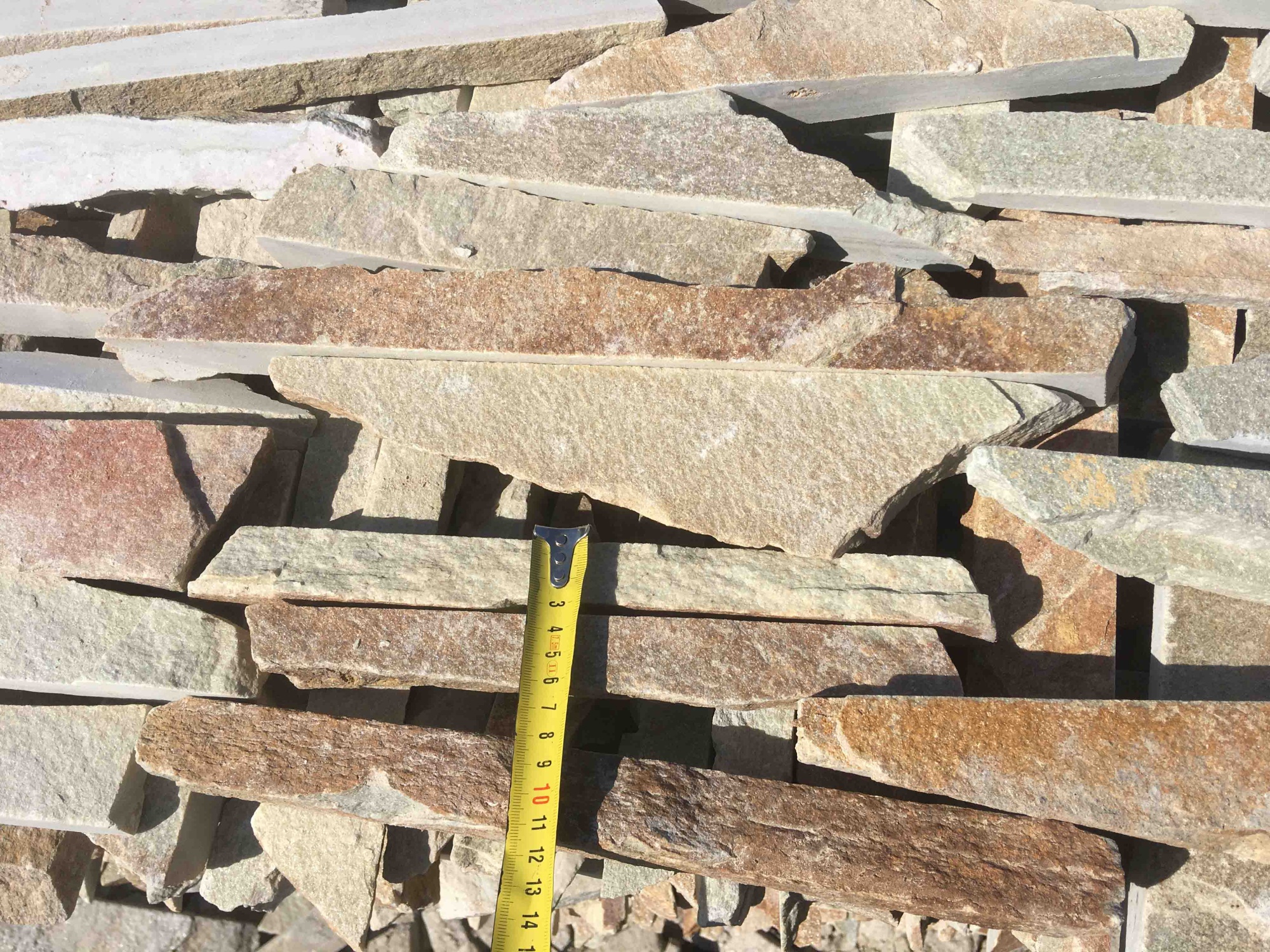 Горбушка златолит золотистый для облицовки купить в Ступино