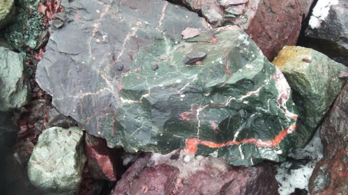 Гигантские зелёные валуны для ландшафтного дизайна весом более 5 тонн купить в Ступино