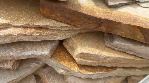 Плитняк златолит жёлтый золотистый для отмостки купить в Ступино