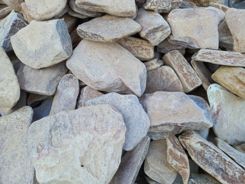 Златолит жёлтый, жёлто-зелёный глыбки и валуны для ланшафтного дизайна купить в Ступино