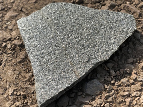 Плитняк златолит Уральский для цоколя, отмостки купить в Ступино