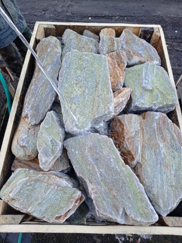 Златолит жёлтый, жёлто-зелёный глыбки и валуны для ланшафтного дизайна купить в Ступино