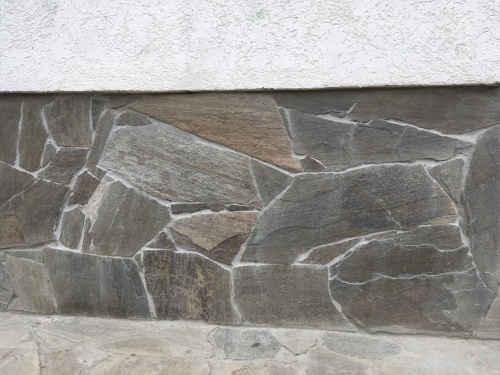 Плитняк златолит Уральский для цоколя, отмостки купить в Ступино