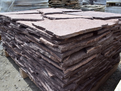 Плитняк лемезит бордовый для облицовки цоколя 20-25 мм  купить в Ступино