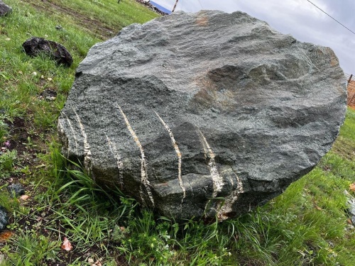 Гигантские зелёные валуны для ландшафтного дизайна весом более 5 тонн купить в Ступино