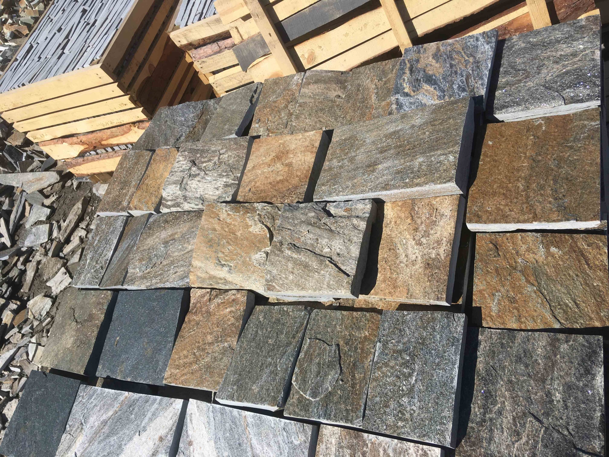 Плитка пилёная златолит Уральский для фасада купить в Ступино