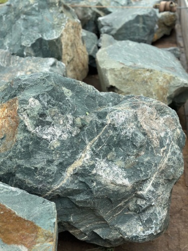 Камни для ландшафтного дизайна зелёные 10-60 килограмм купить в Ступино