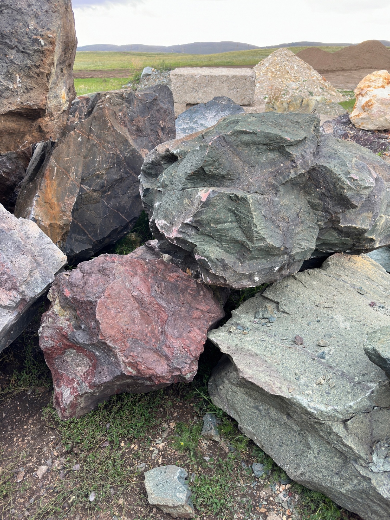 Камни для ландшафтного дизайна зелёные 10-60 килограмм купить в Ступино