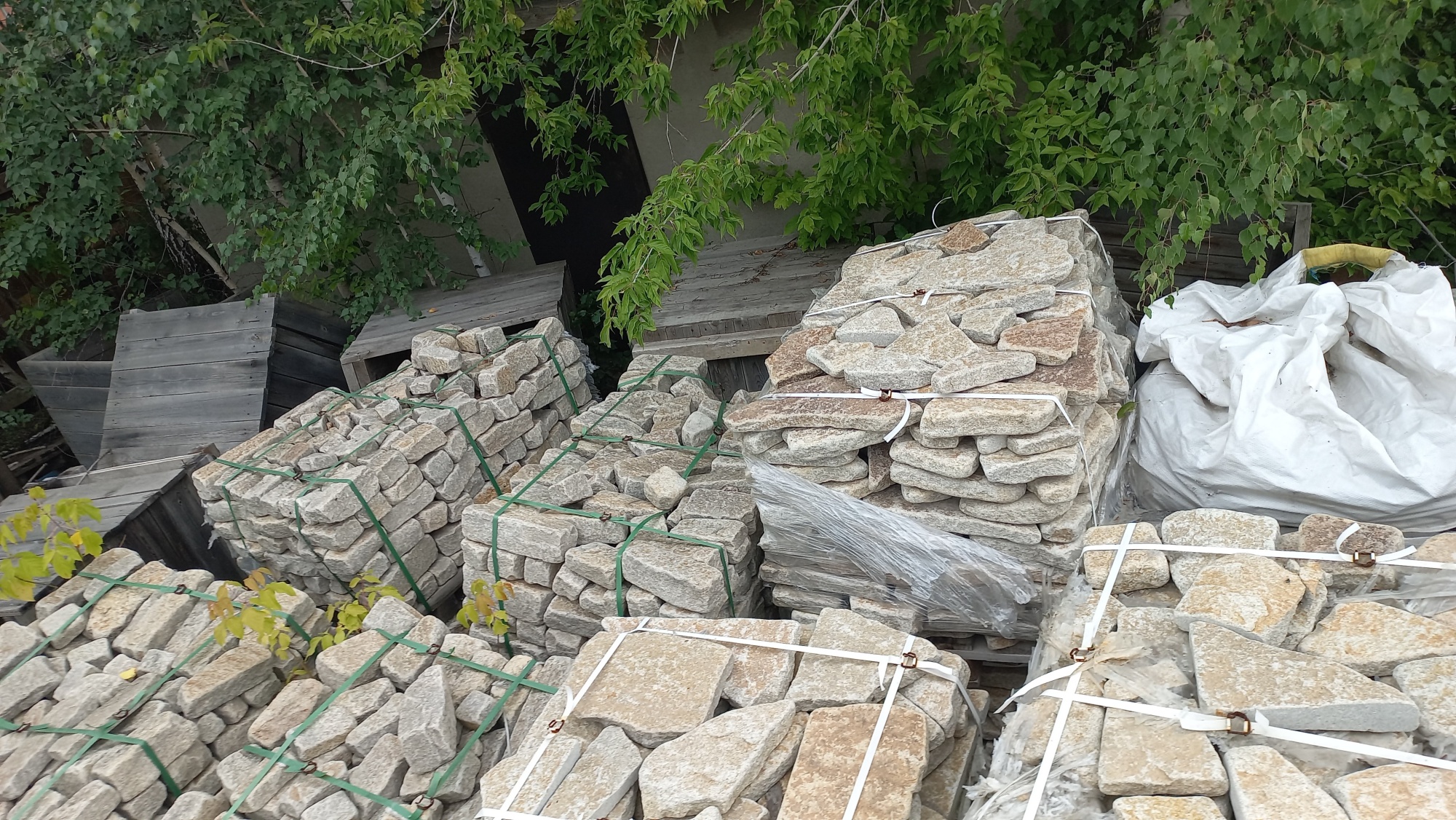 Плитняк гранитный галтованный купить в Ступино