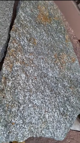 Плитняк златолит серебристый для цоколя, отмостки купить в Ступино