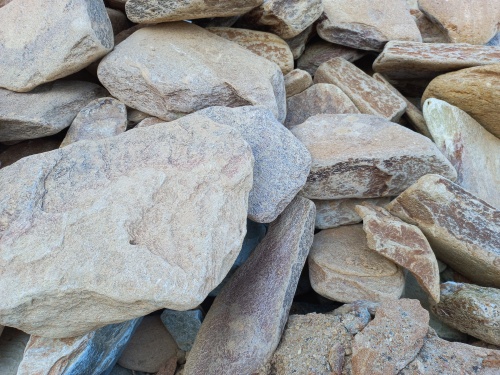 Златолит жёлтый, жёлто-зелёный глыбки и валуны для ланшафтного дизайна купить в Ступино