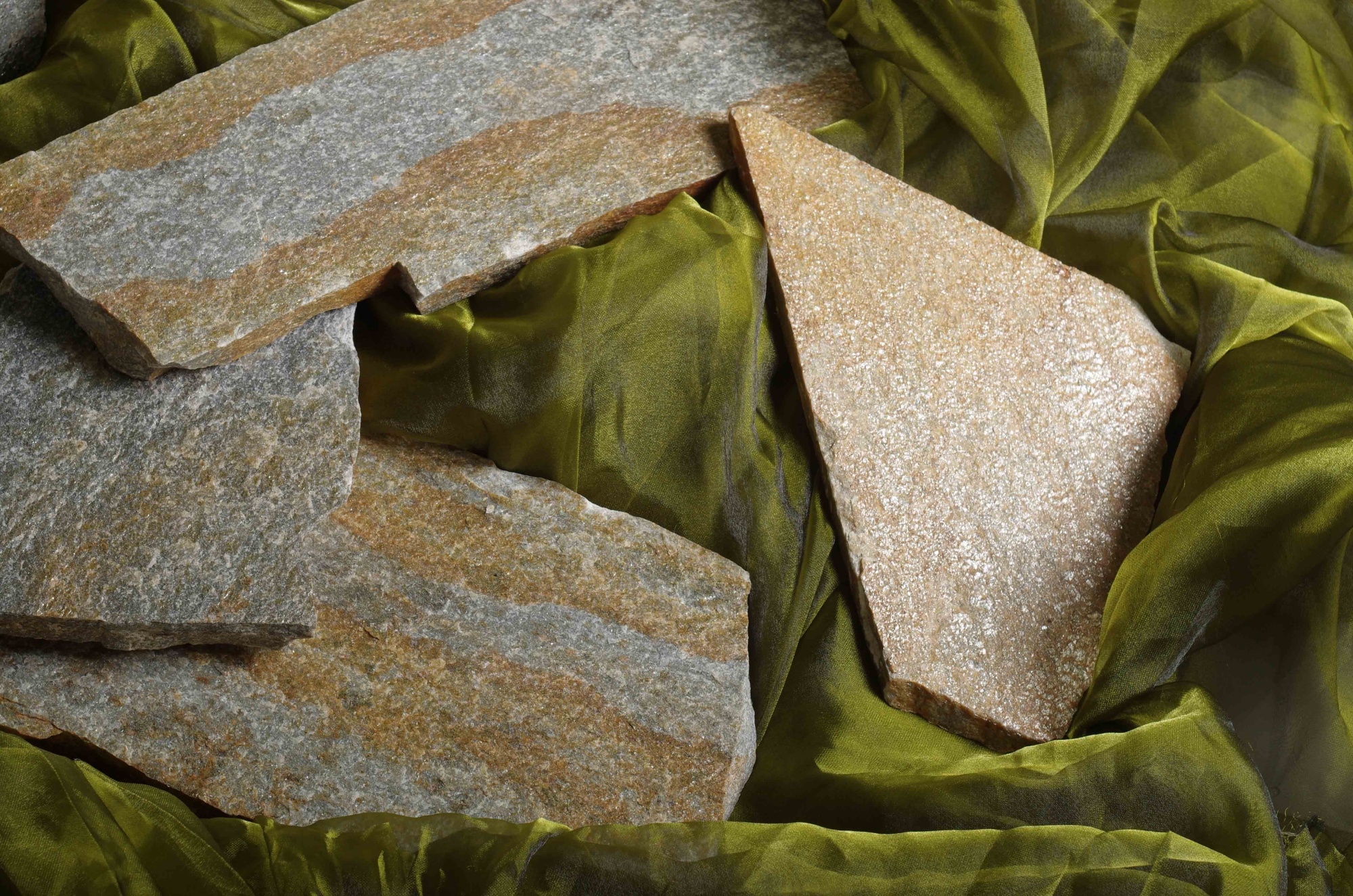 Плитняк златолит Уральский  для фасада купить в Ступино