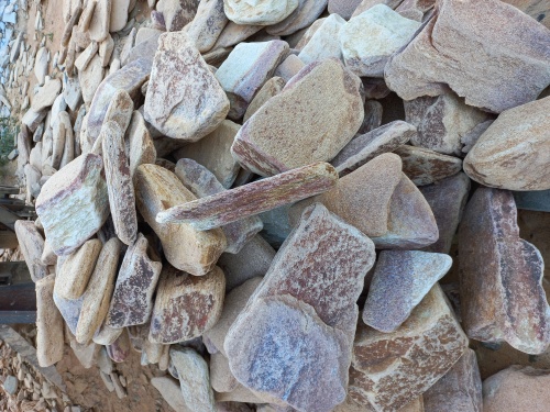 Златолит жёлтый, жёлто-зелёный глыбки и валуны для ланшафтного дизайна купить в Ступино