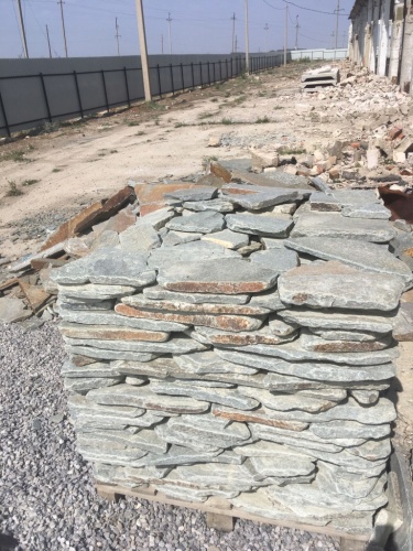 Златолит серебристый галтованный для лестниц купить в Ступино