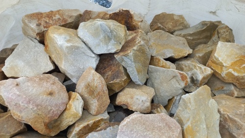 разноцветный щебень кварц