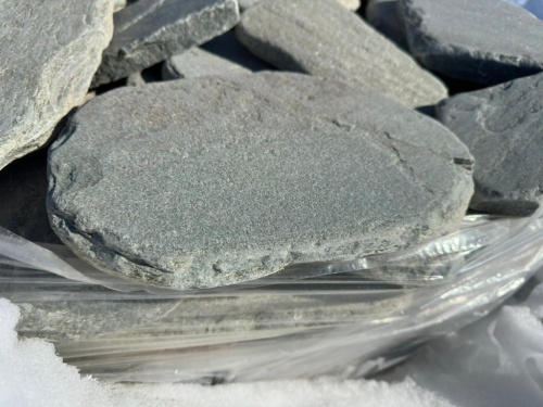 Плитняк златолит зелёный галтованный для мощения на бетон купить в Ступино